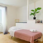 Toto 2 Room